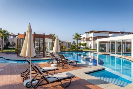luxury hotel pool
